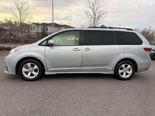 2020 Toyota Sienna LE