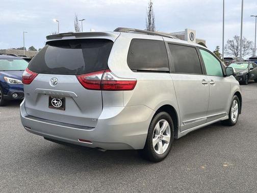 2020 Toyota Sienna LE