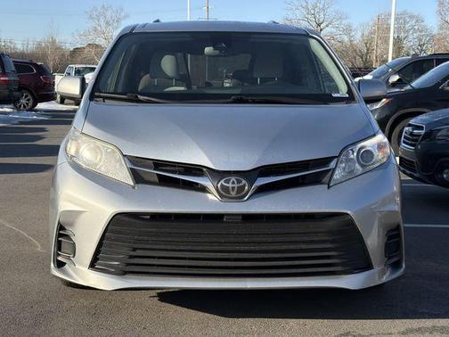 2020 Toyota Sienna LE