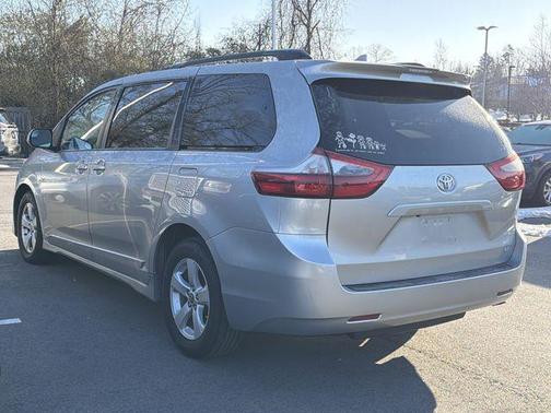 2020 Toyota Sienna LE