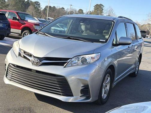 2020 Toyota Sienna LE