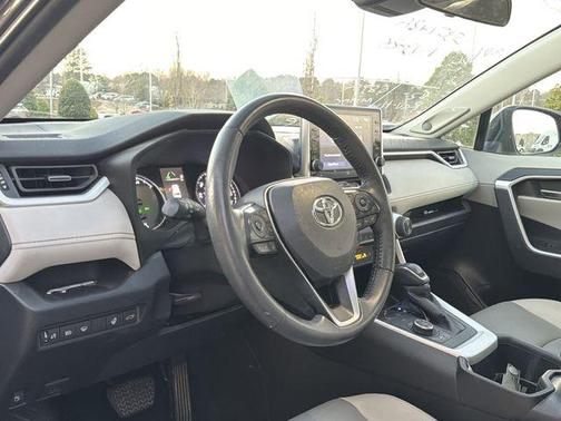 2022 Toyota RAV4 Hybrid XLE Premium