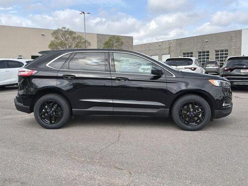 Agate Black Metallic 2022 Ford Edge SEL
