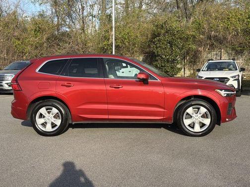 2022 Volvo XC60 B5 Momentum