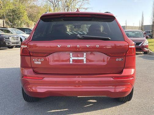 2022 Volvo XC60 B5 Momentum