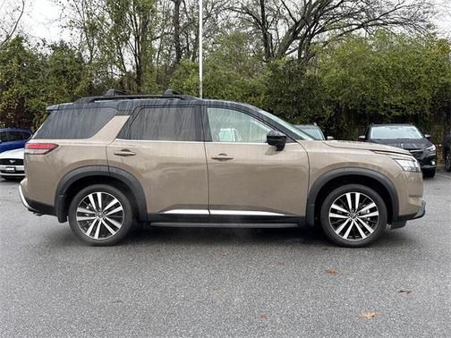 2023 Nissan Pathfinder Platinum