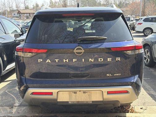 2022 Nissan Pathfinder SL
