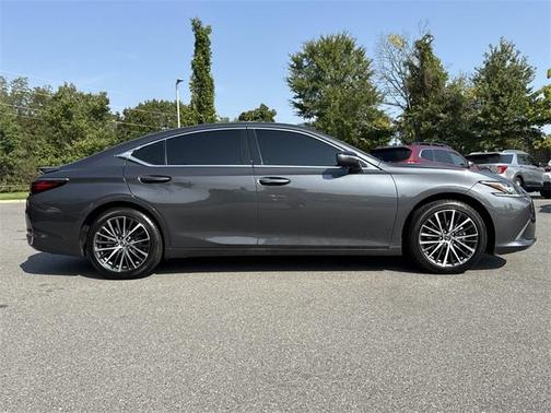 2025 Lexus ES 300h Base