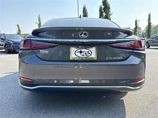 2025 Lexus ES 300h Base