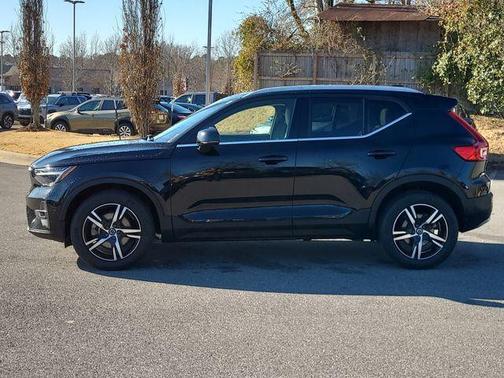 2023 Volvo XC40 B5 Plus Bright Theme