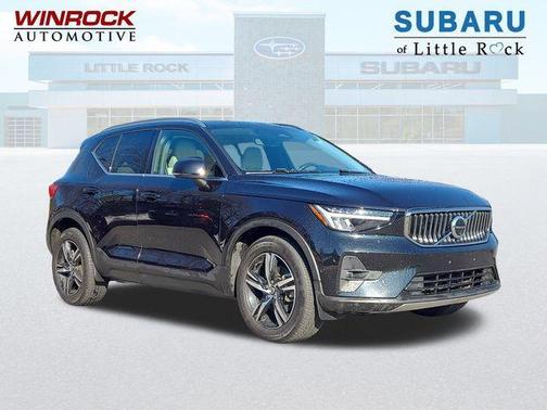 2023 Volvo XC40 B5 Plus Bright Theme