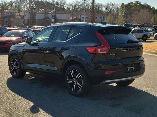 2023 Volvo XC40 B5 Plus Bright Theme