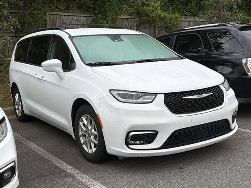 Bright White Clearcoat 2022 Chrysler Pacifica Touring-L