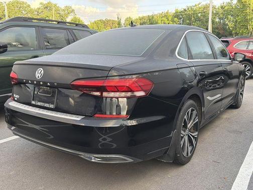 Deep Black Pearl Effect 2021 Volkswagen Passat 2.0T SE