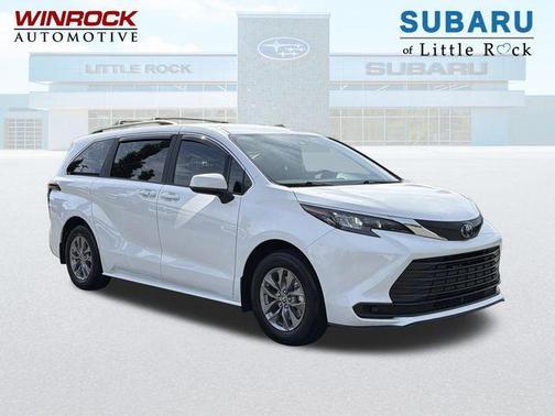 Ice 2025 Toyota Sienna LE