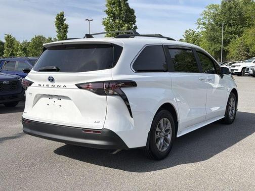 Ice 2025 Toyota Sienna LE
