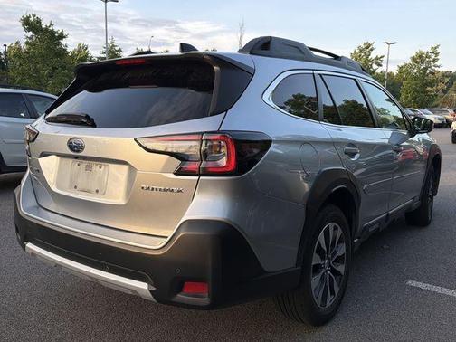Ice Silver Metallic 2023 Subaru Outback Limited