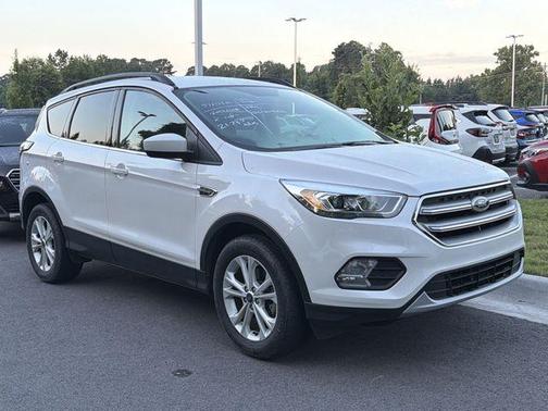 White Platinum Clearcoat Metallic 2017 Ford Escape SE