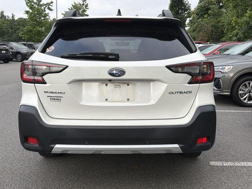 Crystal White Pearl 2023 Subaru Outback Limited