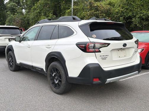 Crystal White Pearl 2023 Subaru Outback Limited