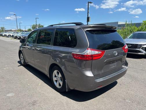 2017 Toyota Sienna LE