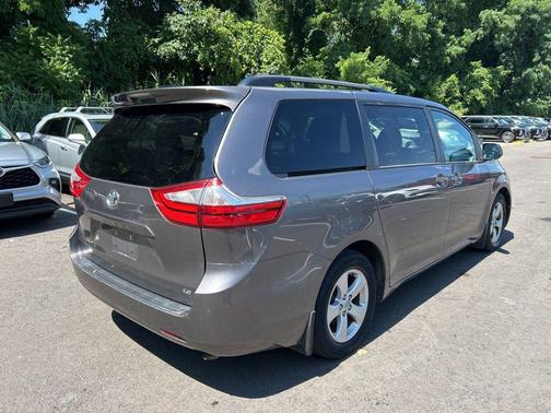 2017 Toyota Sienna LE