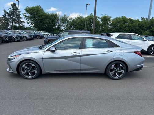 2022 Hyundai ELANTRA Limited