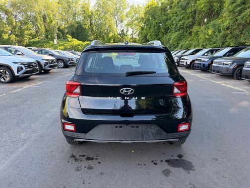 Onyx Black 2023 Hyundai VENUE SEL