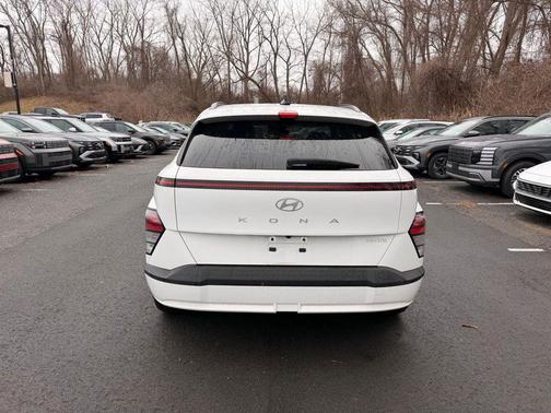 Atlas White 2024 Hyundai KONA EV SEL