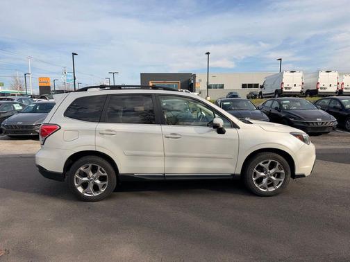 Crystal White Pearl 2018 Subaru Forester 2.5i Touring