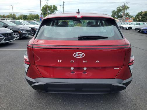 Ultimate Red Metallic 2026 Hyundai KONA SE