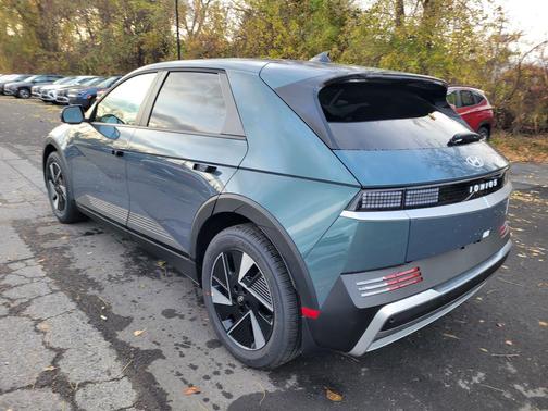 2026 Hyundai IONIQ 5 SE Standard Range