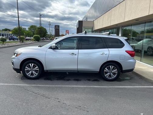 2019 Nissan Pathfinder SL
