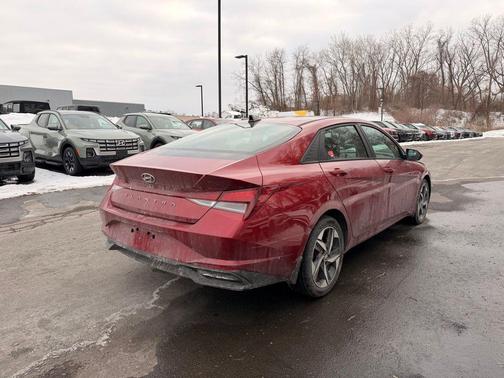 2023 Hyundai ELANTRA SEL