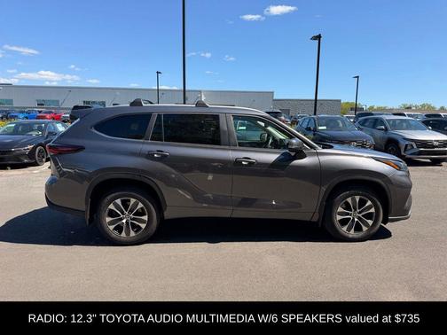 Magnetic Gray Metallic 2024 Toyota Highlander XLE