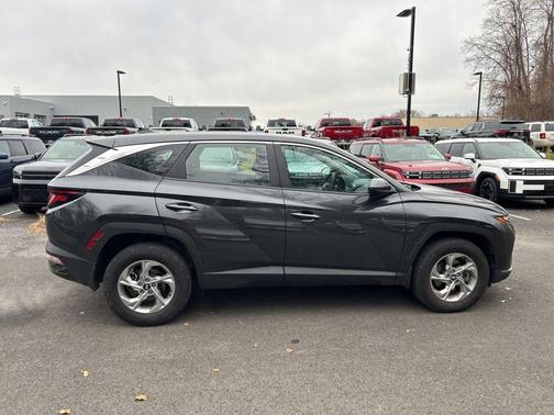 2023 Hyundai TUCSON SE