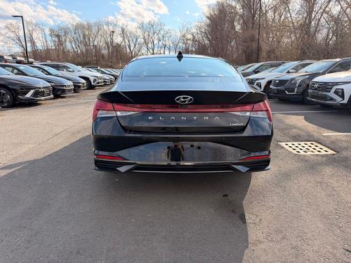 2023 Hyundai ELANTRA Limited