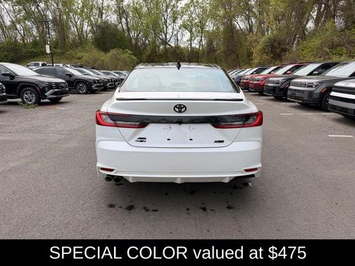 Wind Chill Pearl/Midnight Black Metallic 2025 Toyota Camry XSE