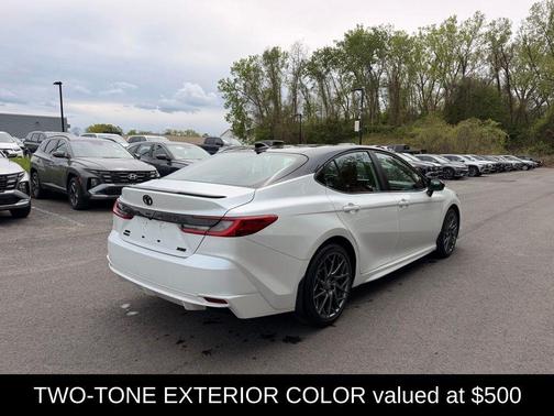 Wind Chill Pearl/Midnight Black Metallic 2025 Toyota Camry XSE