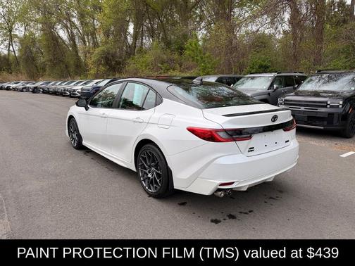 Wind Chill Pearl/Midnight Black Metallic 2025 Toyota Camry XSE