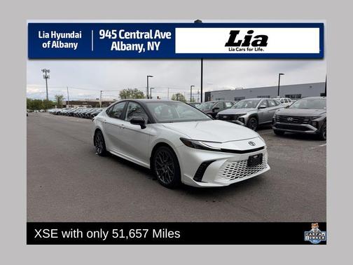 Wind Chill Pearl/Midnight Black Metallic 2025 Toyota Camry XSE