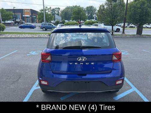 2023 Hyundai VENUE SEL