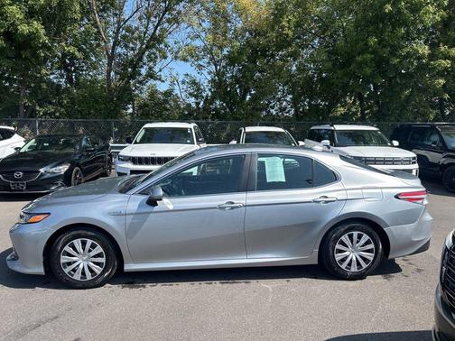 2019 Toyota Camry Hybrid LE