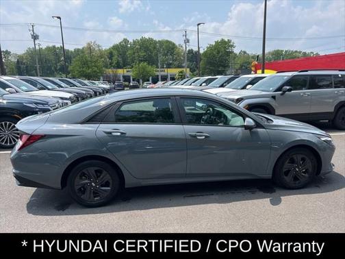 2022 Hyundai ELANTRA SEL