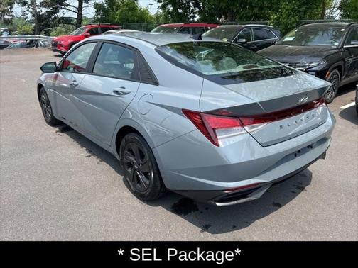 2022 Hyundai ELANTRA SEL