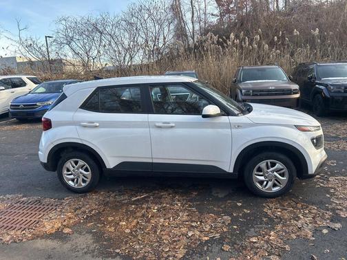 2022 Hyundai VENUE SE