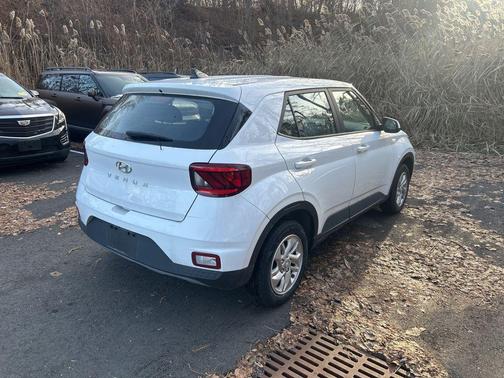 2022 Hyundai VENUE SE