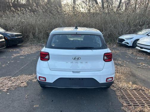 2022 Hyundai VENUE SE
