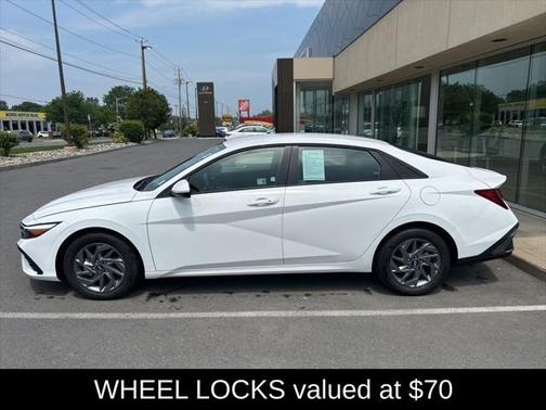 2024 Hyundai ELANTRA SEL