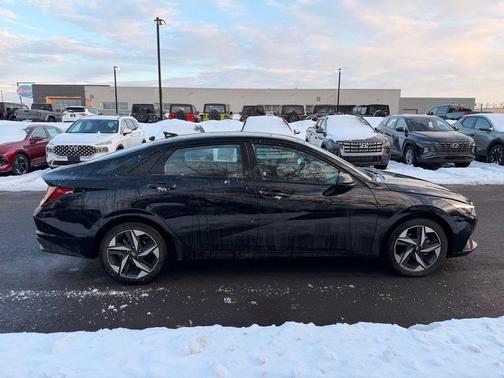 2023 Hyundai ELANTRA SEL